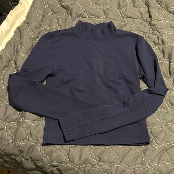 aritzia contour mock neck top waist length - Picture 1 of 2